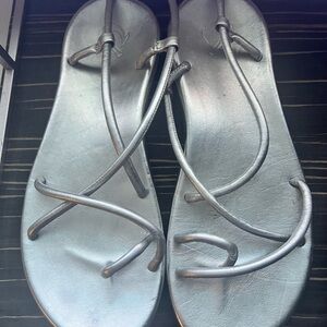 OluKai Metallic Silver Strappy Toe-Loop Sandals. Super comfy. Size 9 women’s.